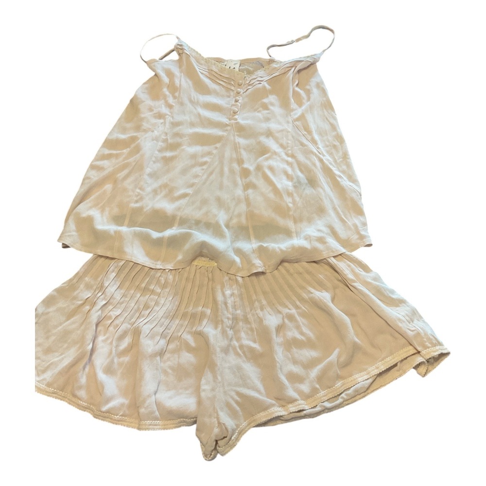 POL Clothing Cream Lace Trim Pleated Camisole and Shorts Lounge Set Large